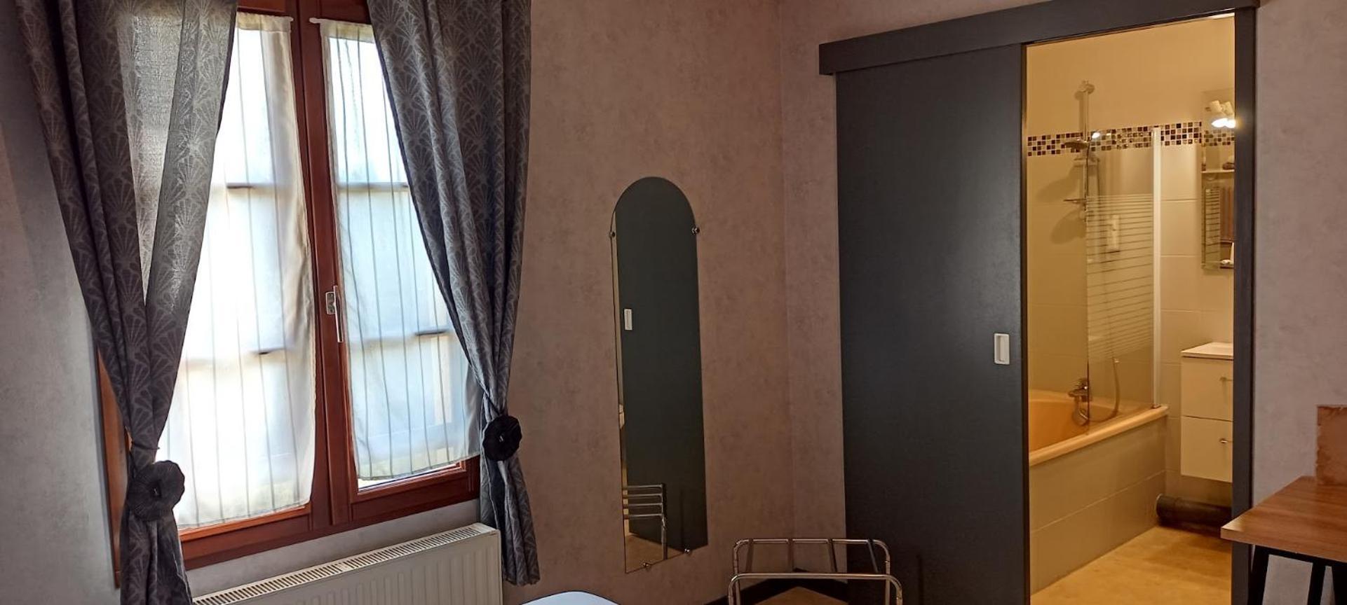Logis Hotel Les Confins Du Perche Sceaux-sur-Huisne Exterior foto