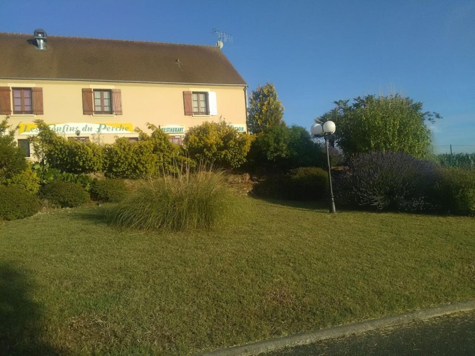 Logis Hotel Les Confins Du Perche Sceaux-sur-Huisne Exterior foto